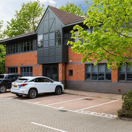 Homely - Watford Premier Apartments Eksteriør billede